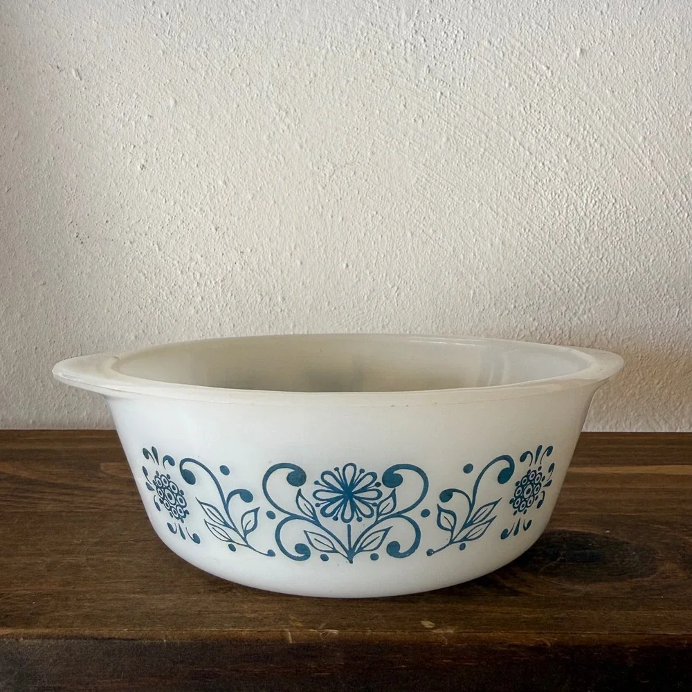 Vtg Glasbake Blue Onion Milk Glass Casserole Dish J510 1QT Round White Blue USA